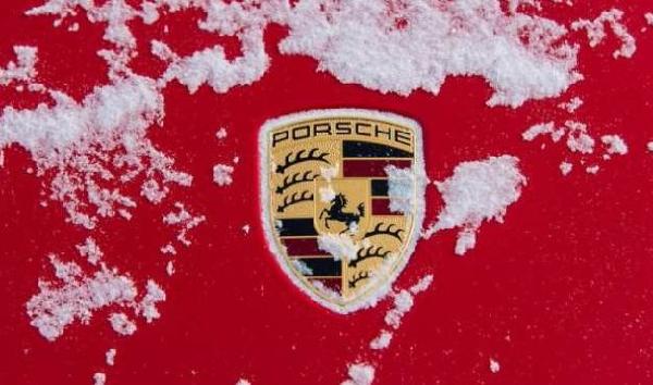 全球十大汽車(chē)車(chē)標(biāo)比美！較漂亮的竟是它?。?/> </p> 
  <p>　　瑪莎拉蒂</p> 
  <p>　　霸氣的海神三叉戟，犀利又尊貴，激情的意大利血統(tǒng)讓這個(gè)標(biāo)志看上去就會(huì)使人血脈憤張！</p> 
  <p style=