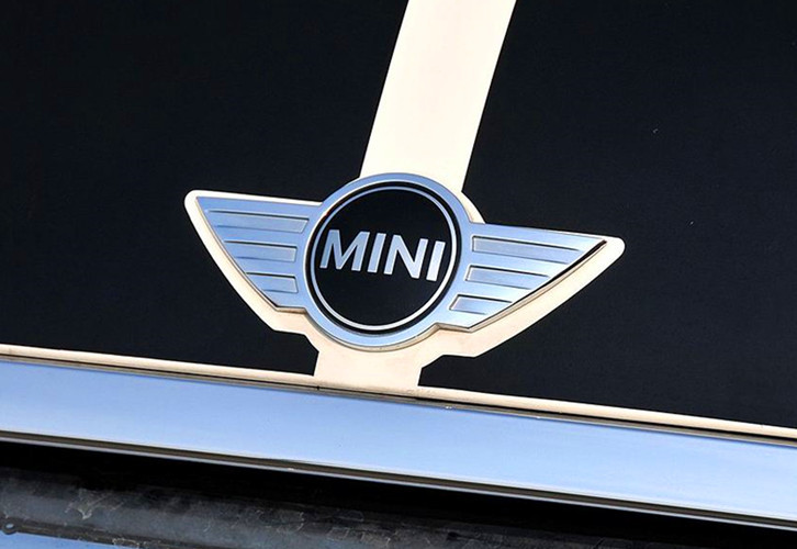 &ldquo;車標(biāo)帶翅膀&rdquo;的汽車品牌不要惹，每個(gè)都是狠角色，第4個(gè)很眼熟