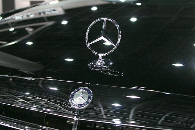 800萬的勞斯萊斯，車標就值200萬，走近一看大有乾坤