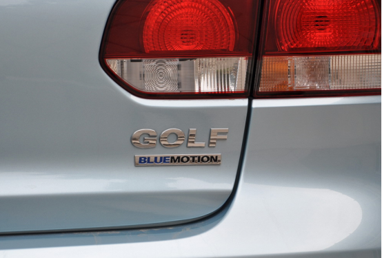 幾招教你輕松去除車尾標(biāo)！