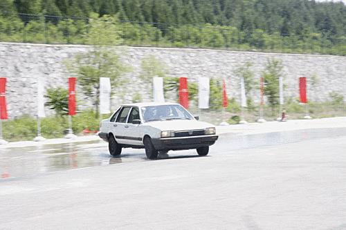 ��܇�����������б�̥�ˣ�ǰ݆��̥�ͺ�݆��̥��һ��(g��)��Σ�U(xi��n)����